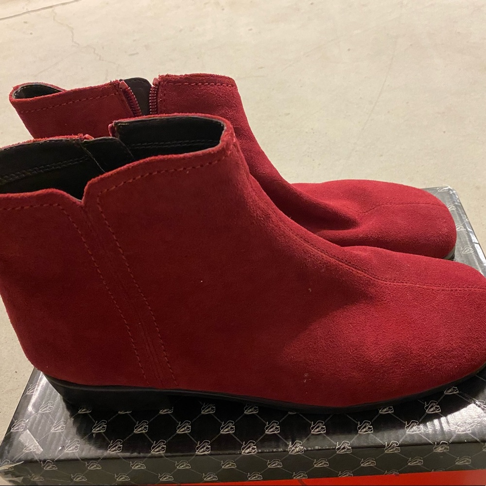 Aerosols Woman’s size 11 boots